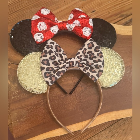 🐭Disney Sequined Mouse Ears, Set of 2 - Picture 2 of 13